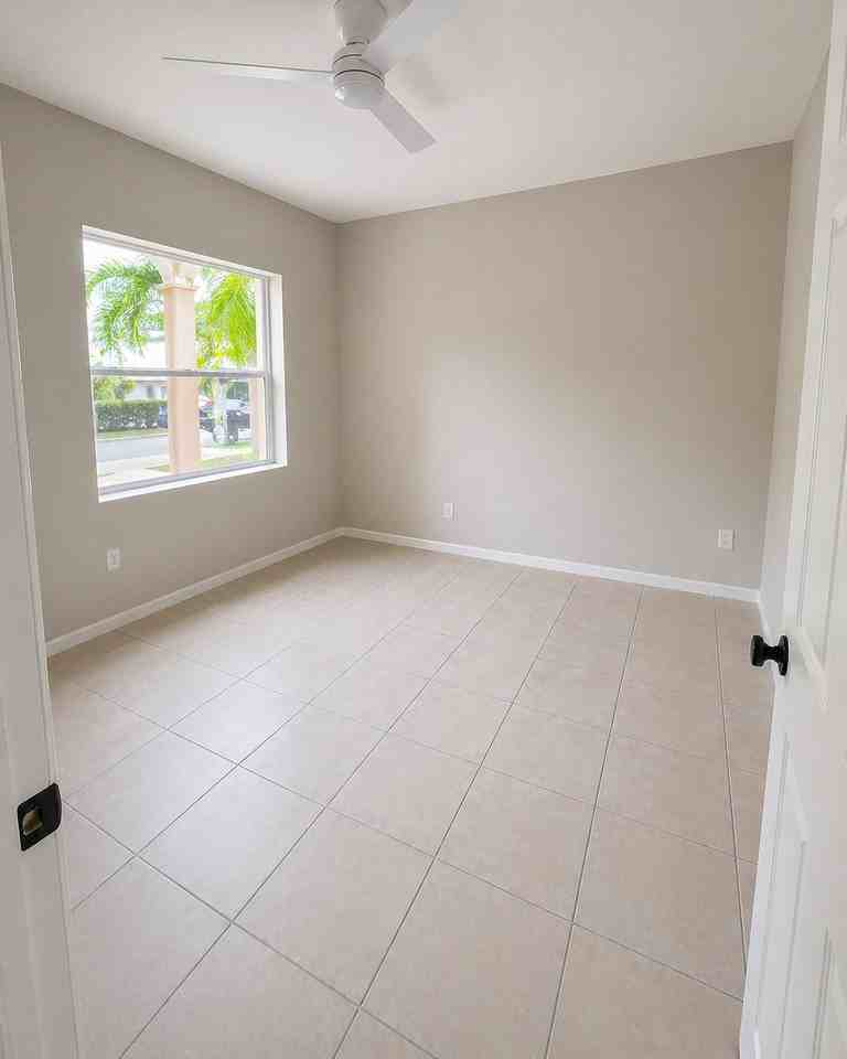 2730 Forest Hills Blvd #104 - Photo 5 of 10