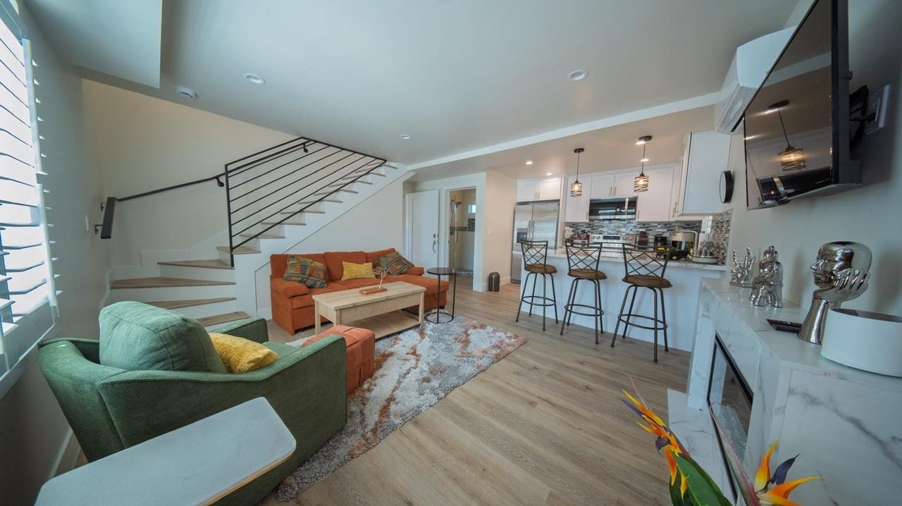 1541 W 65th St - Photo 4 of 22