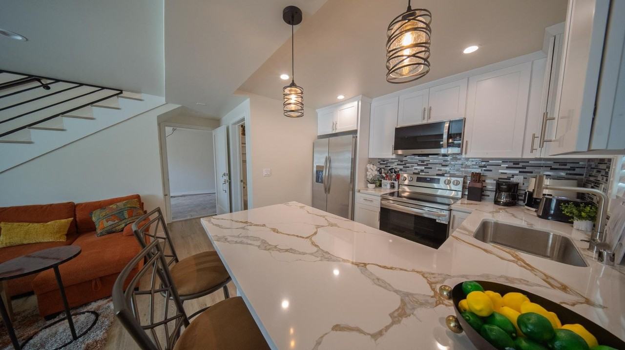 1541 W 65th St - Photo 5 of 22