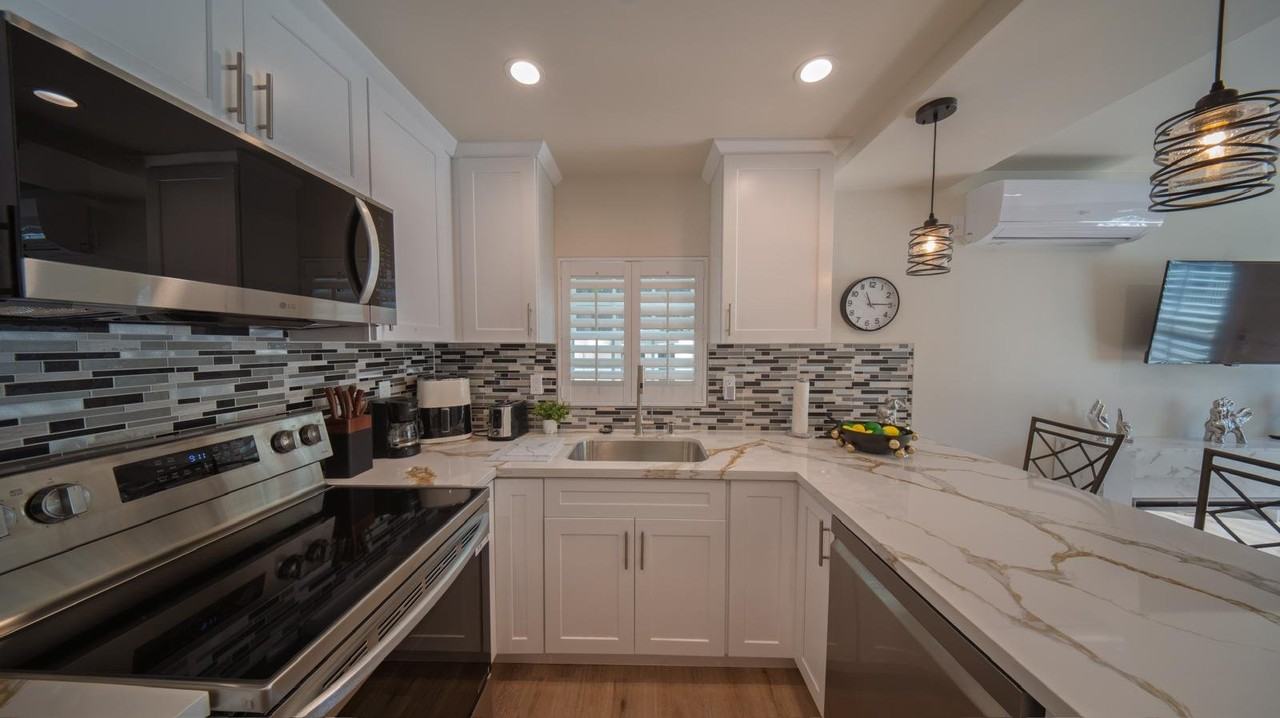 1541 W 65th St - Photo 6 of 22