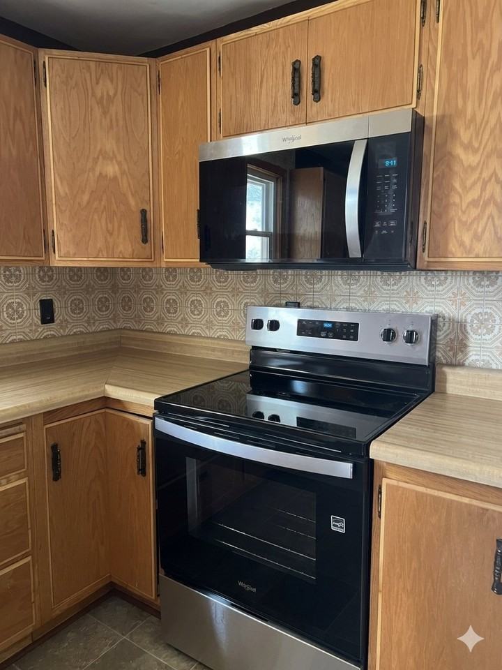 2371 Foothill Ave - Photo 2 of 7