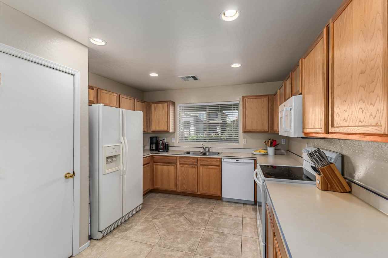 23277 S 215th St - Photo 7 of 18