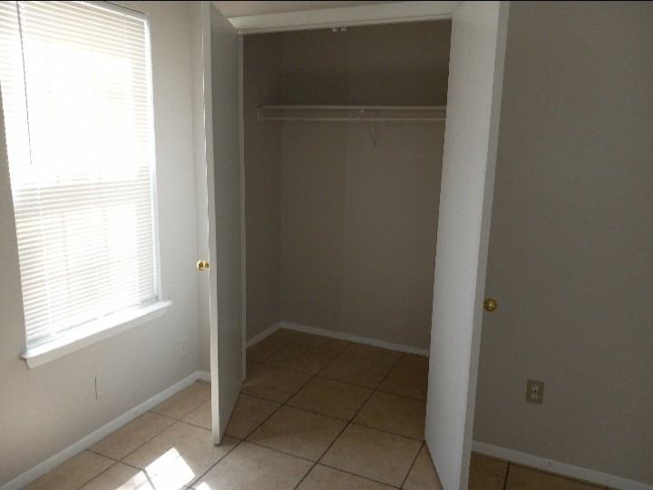 911 Bret Ln #B - Photo 2 of 12