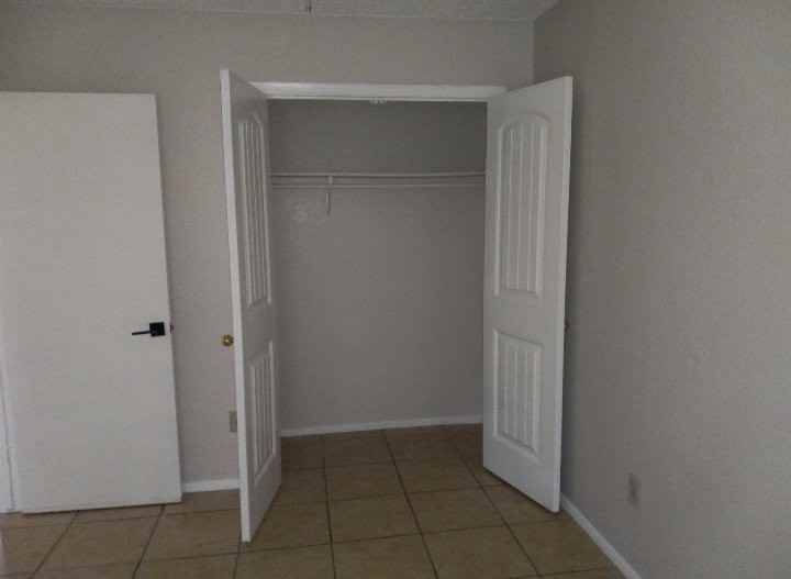 911 Bret Ln #B - Photo 3 of 12