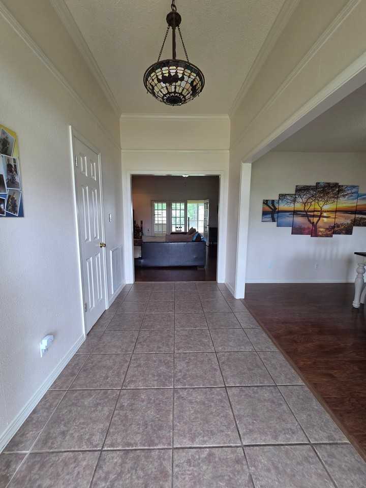 1140 Allison Dr - Photo 3 of 18
