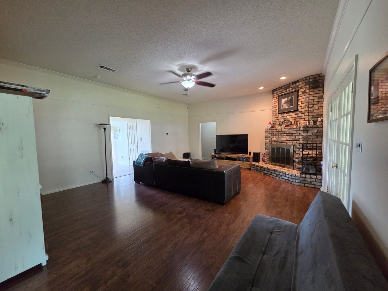 1140 Allison Dr - Photo 4 of 18