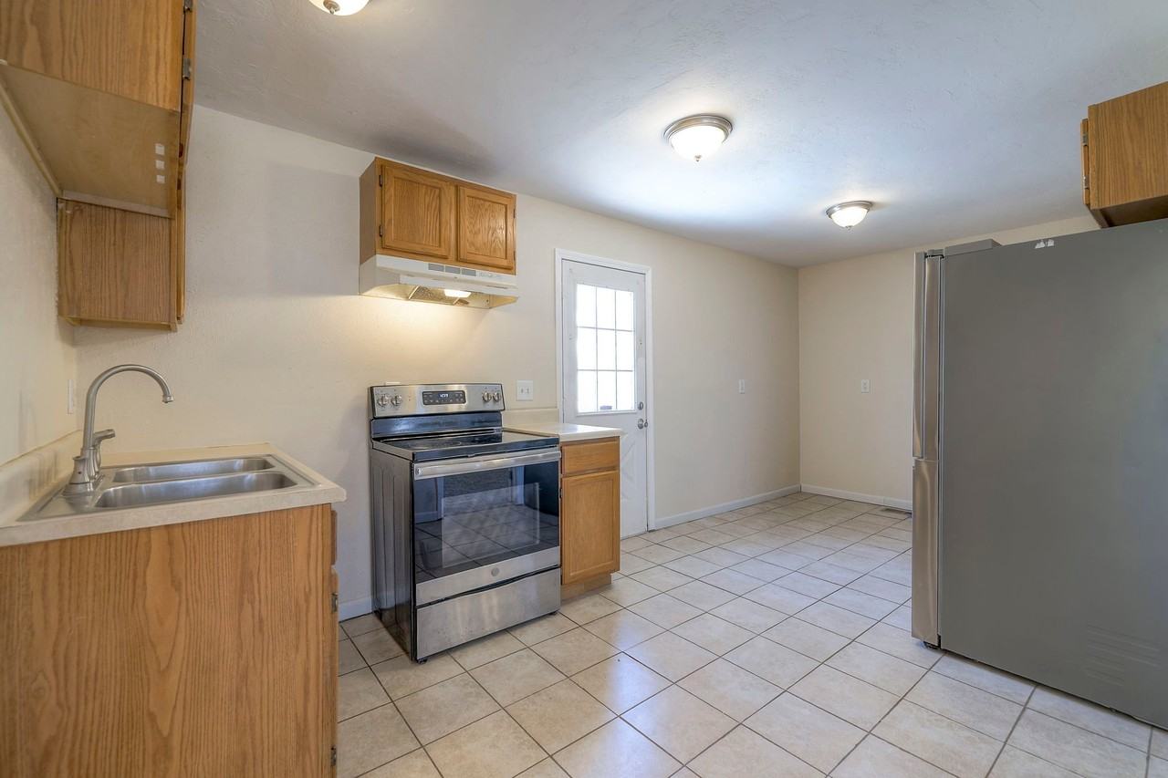 709 N Woodland St - Photo 4 of 14