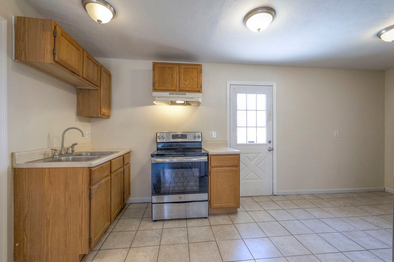 709 N Woodland St - Photo 5 of 14