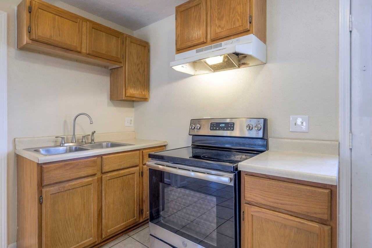 709 N Woodland St - Photo 6 of 14