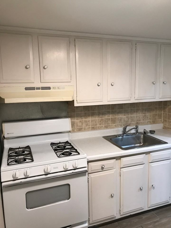 6439 Glenmore Ave - Photo 7 of 14