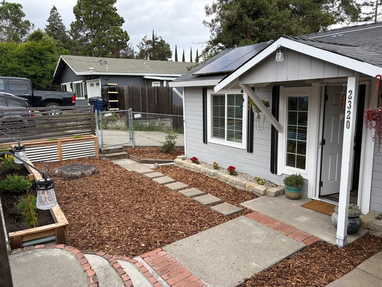 2320 Saxon St - Photo 2 of 16