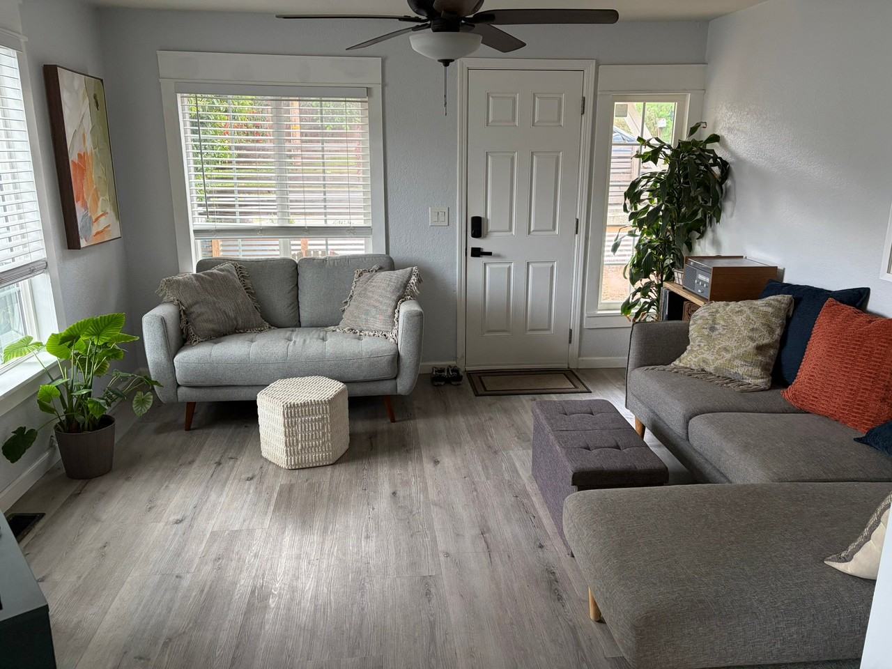 2320 Saxon St - Photo 3 of 16