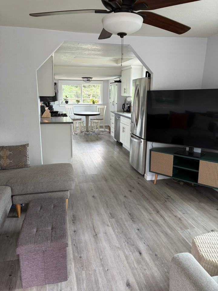 2320 Saxon St - Photo 4 of 16