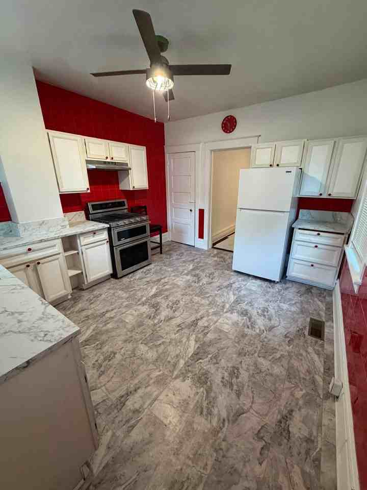 3339 Webster Ave - Photo 5 of 12