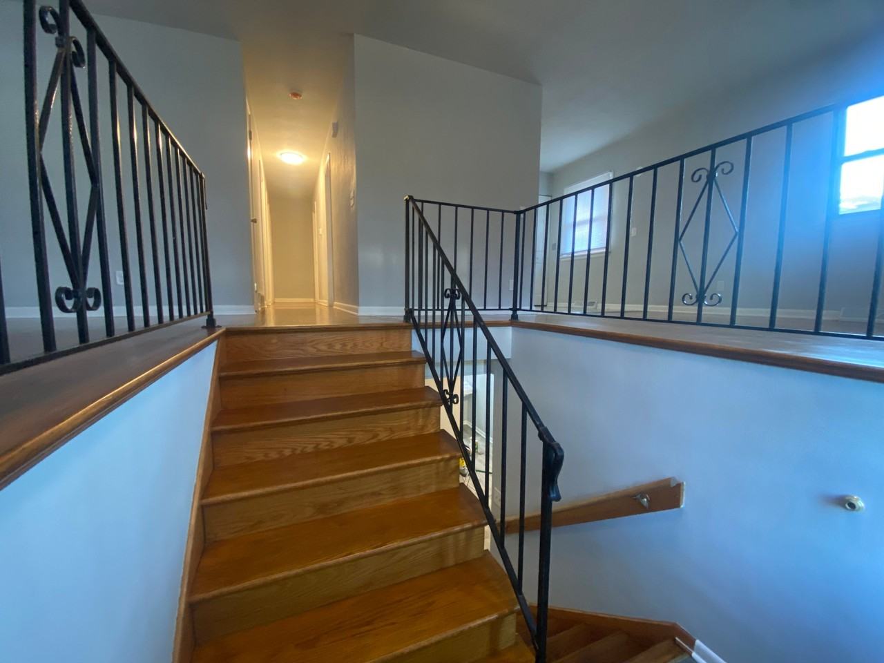 1411 Mcdonald Ave - Photo 4 of 20