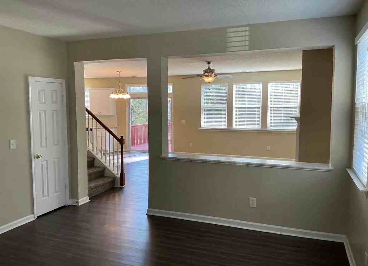 313 Rondelay Dr - Photo 2 of 10