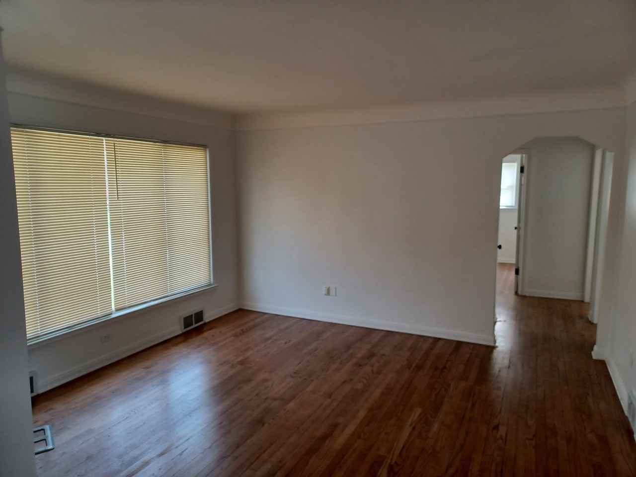 9814 Quandt Ave - Photo 4 of 9