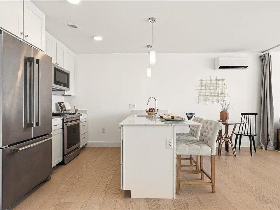 218 Washington Ave #33 - Photo 3 of 17