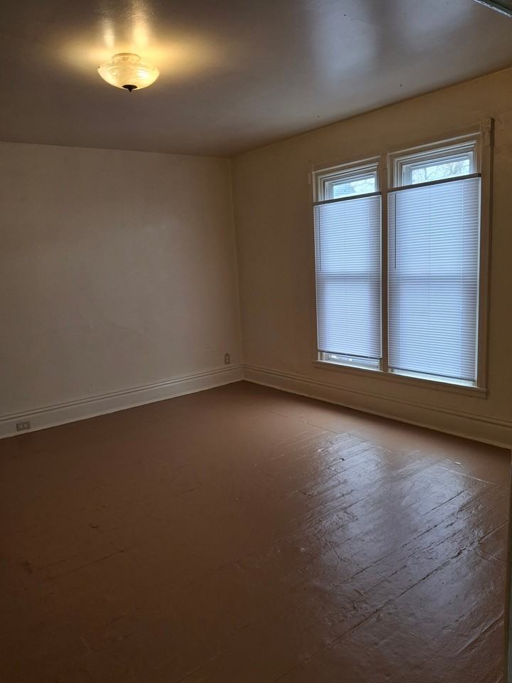 822 Fulton St W #2 - Photo 2 of 6