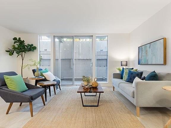 811 York St #23 - Photo 2 of 18