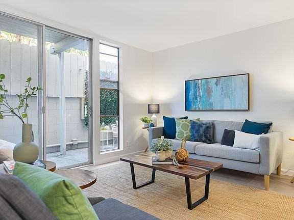 811 York St #23 - Photo 3 of 18