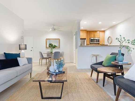811 York St #23 - Photo 4 of 18
