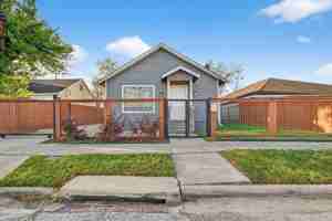 featured image of 4520 Sharon St