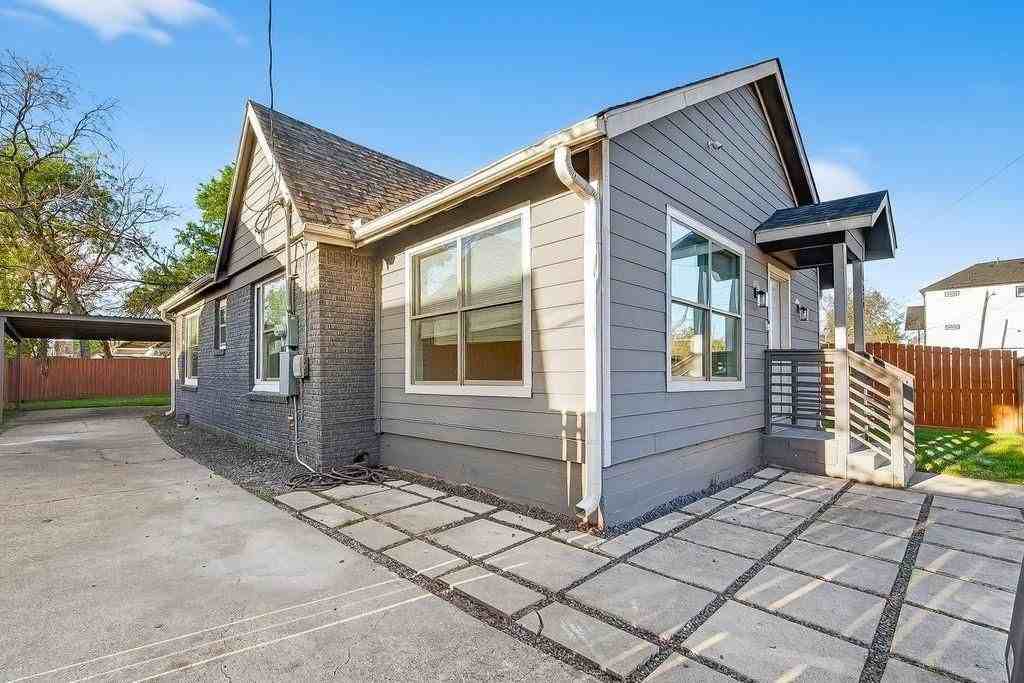 4520 Sharon St - Photo 2 of 17