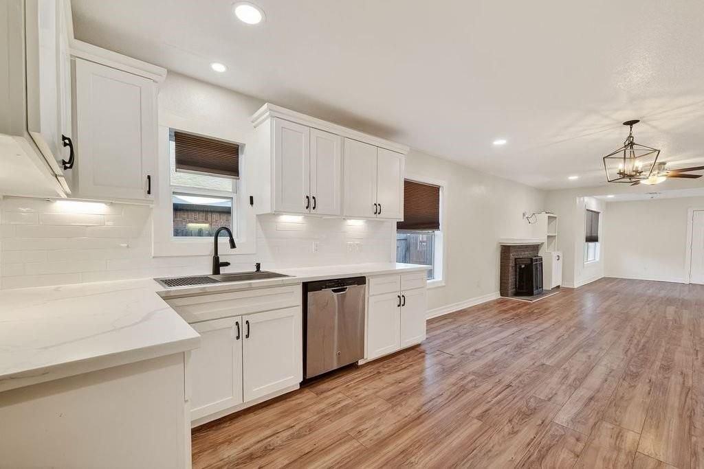 4520 Sharon St - Photo 6 of 17