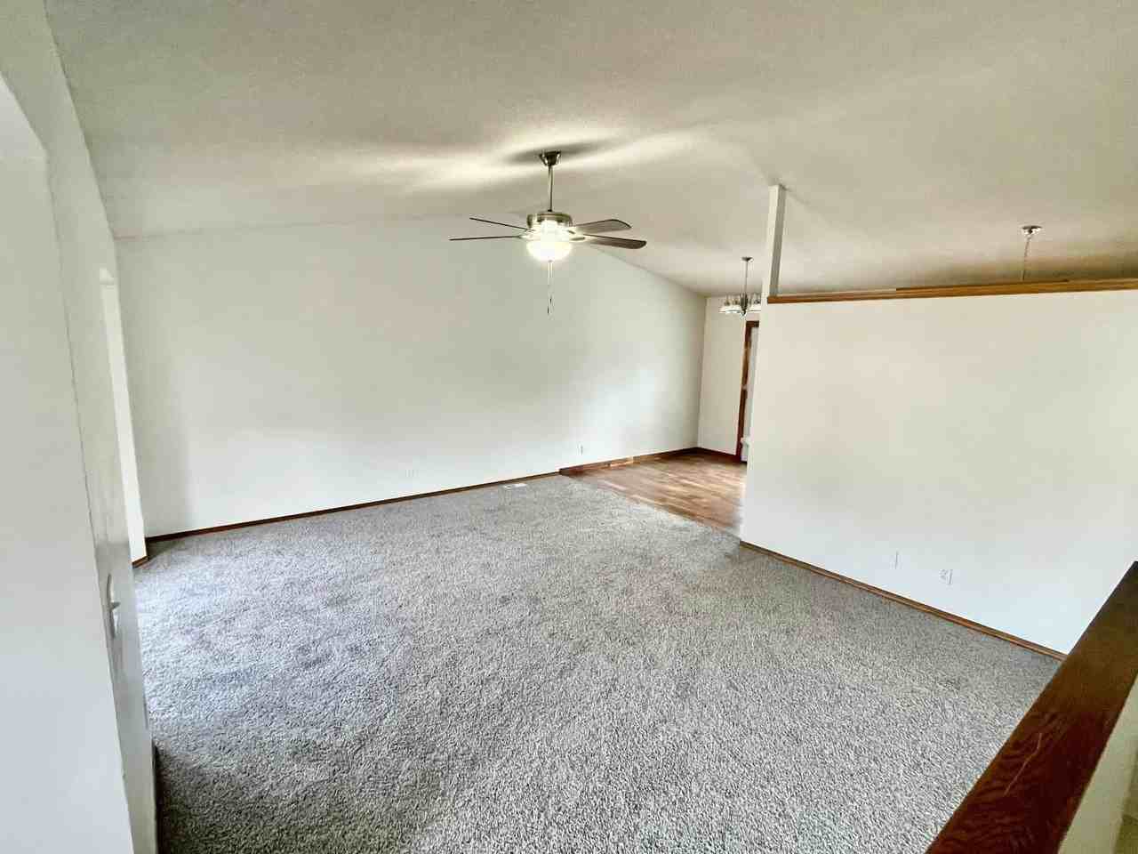 2710 S Yellowstone St - Photo 3 of 20