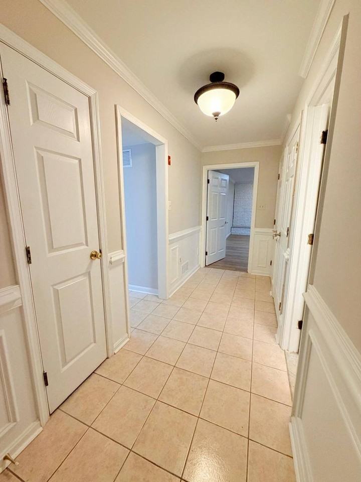 4515 Forest Hill Dr - Photo 2 of 10