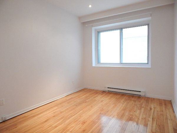 6860 Avenue Fielding #320 - Photo 6 of 8