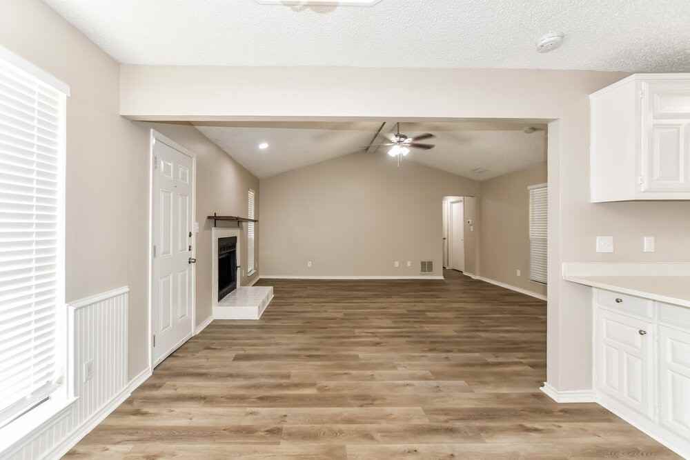 308 Southlake Dr - Photo 3 of 19