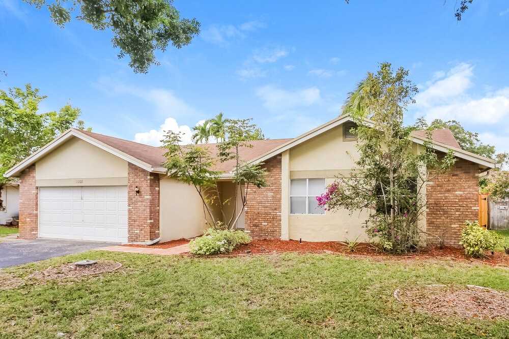 11235 Nw 43rd Pl - Photo 3 of 19
