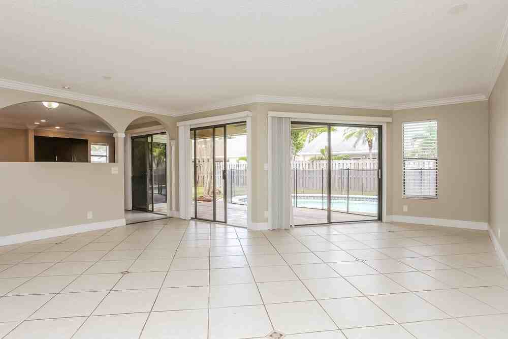 11235 Nw 43rd Pl - Photo 5 of 19