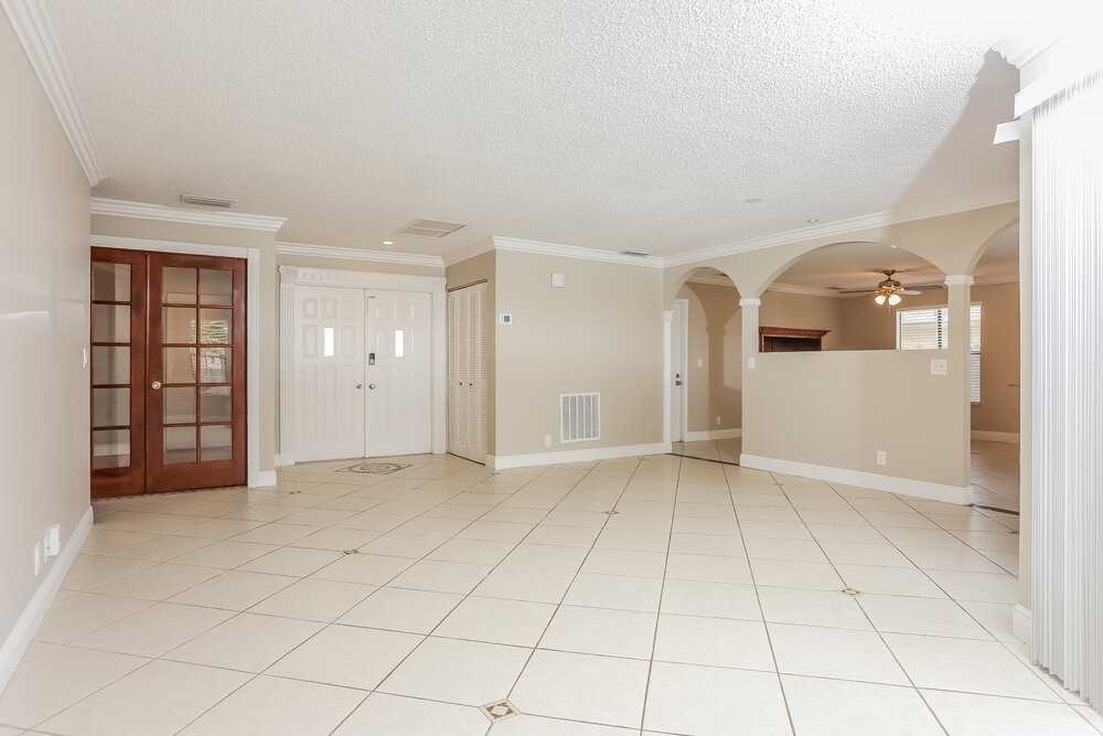 11235 Nw 43rd Pl - Photo 6 of 19