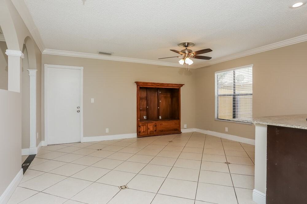 11235 Nw 43rd Pl - Photo 7 of 19
