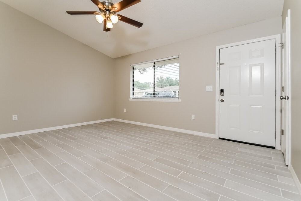 2912 Crane Ave - Photo 4 of 19