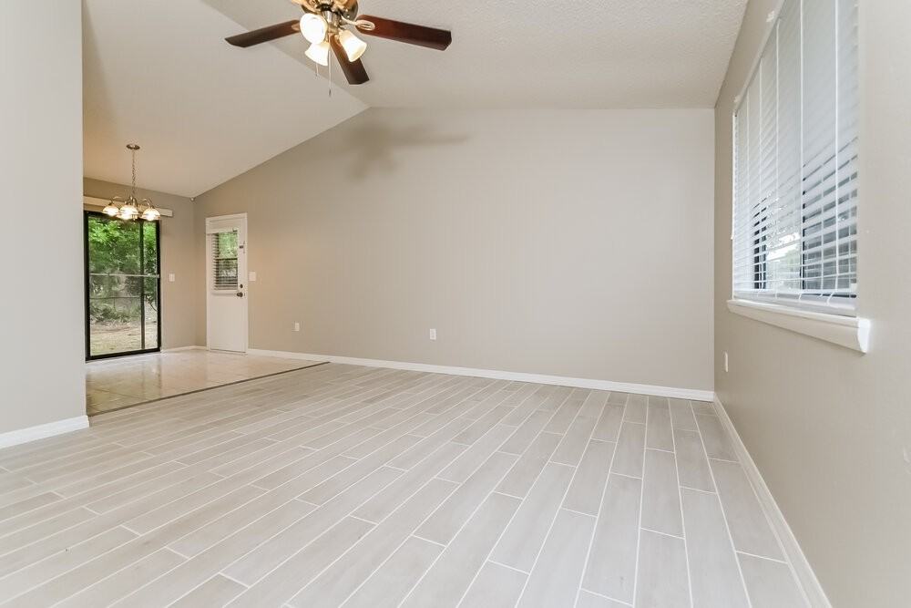 2912 Crane Ave - Photo 5 of 19