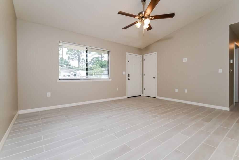 2912 Crane Ave - Photo 7 of 19