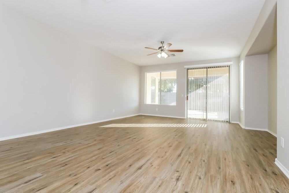 15119 W Banff Ln - Photo 4 of 16