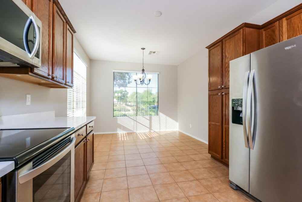 15119 W Banff Ln - Photo 7 of 16