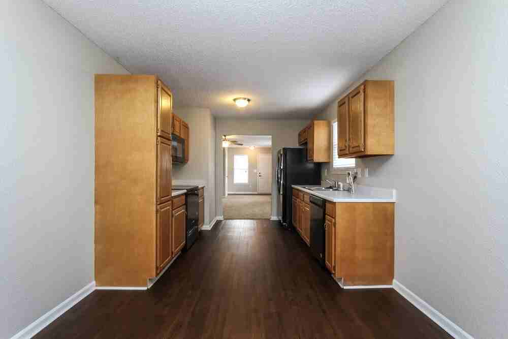652 Locust Grove Ln - Photo 6 of 16