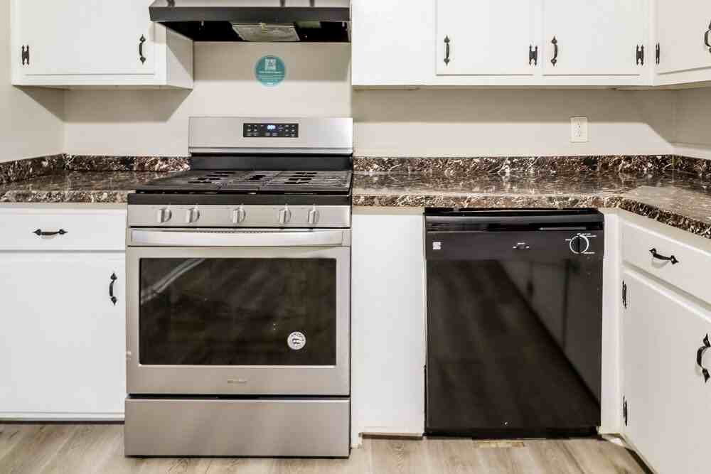 433 Orchid Rd - Photo 7 of 19