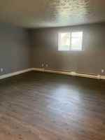 featured image of 1461 Hillcrest Ave