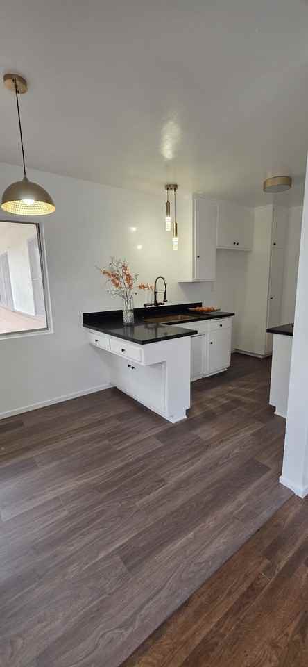 6129 S Victoria Ave #1 - Photo 4 of 10