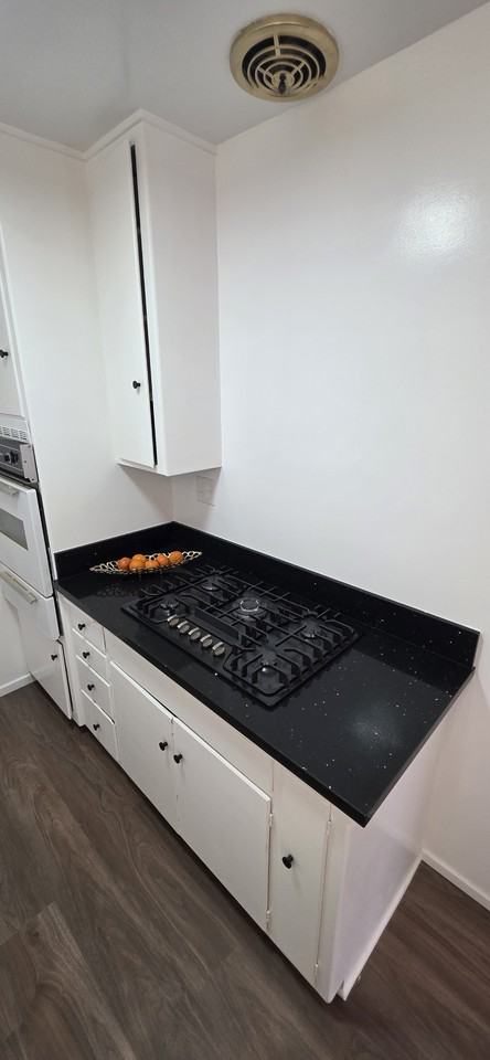 6129 S Victoria Ave #1 - Photo 5 of 10
