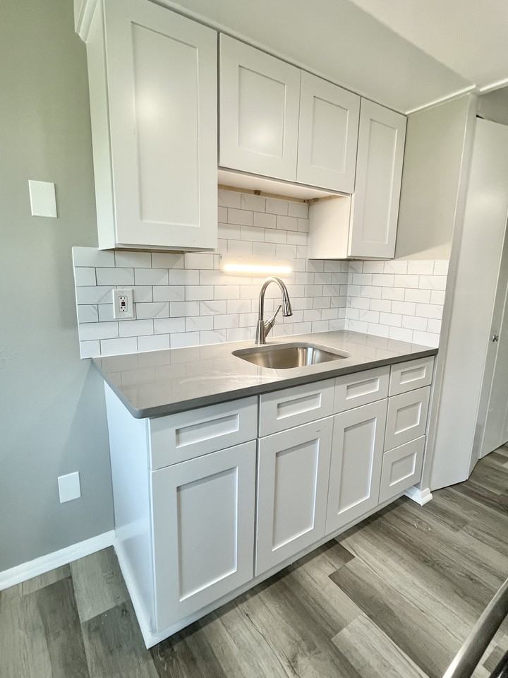 883 Bryant Ave #883 - Photo 4 of 7