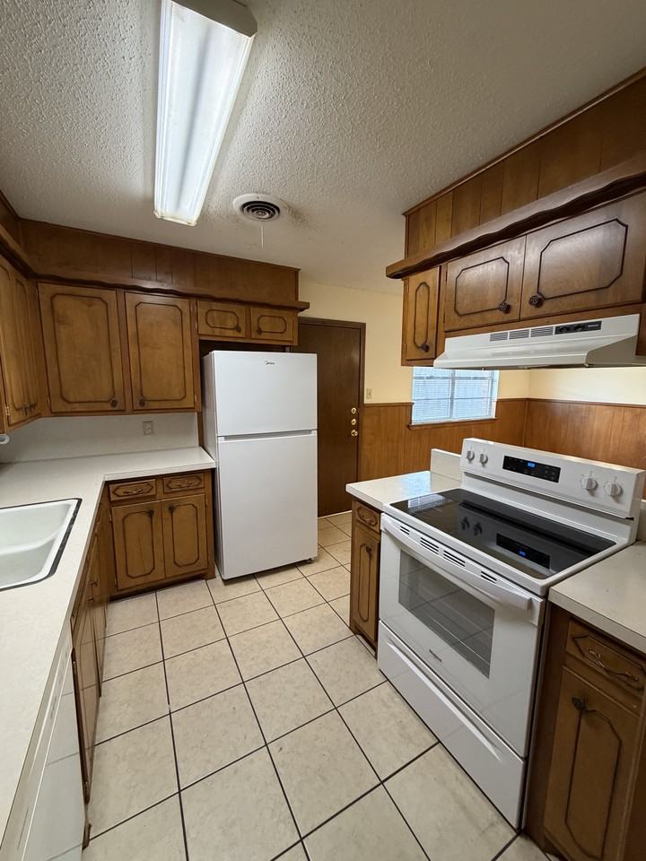 6711 Hartford Ave #A - Photo 3 of 13