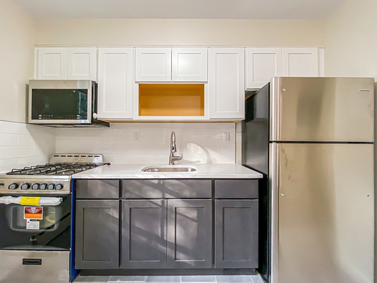 585 Center St #10 - Photo 3 of 10